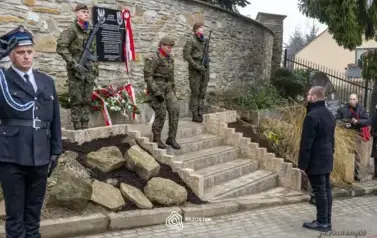 odsloniecie_tablicy_brzostek_097