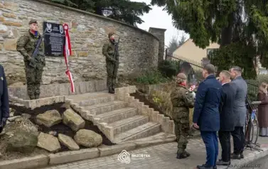 odsloniecie_tablicy_brzostek_092