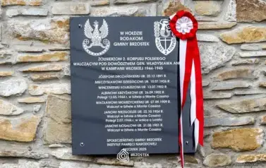 odsloniecie_tablicy_brzostek_087