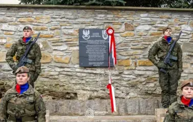 odsloniecie_tablicy_brzostek_086