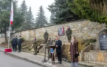 odsloniecie_tablicy_brzostek_060