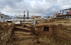 Piwnica domu zajezdnego z 1719 r. odkryta na rynku w czasie prac archeologicznych