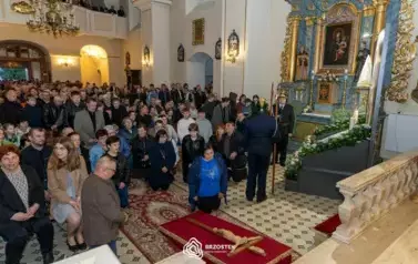 wielki_piatek_parafia_brzostek_2025_041