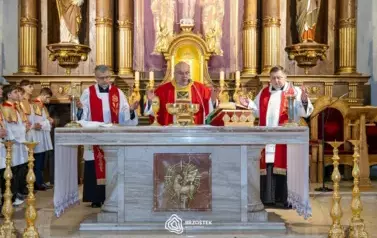 wielki_piatek_parafia_brzostek_2025_030