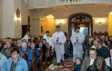 wielki_piatek_parafia_brzostek_2025_028