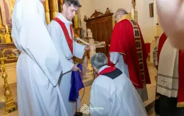 wielki_piatek_parafia_brzostek_2025_023