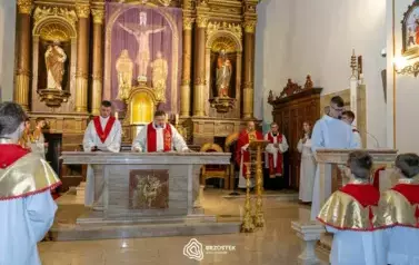 wielki_piatek_parafia_brzostek_2025_013