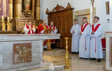 wielki_piatek_parafia_brzostek_2025_008