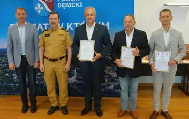 wreczenie_dyplomow_dla_burmistrzow009