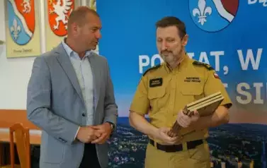 wreczenie_dyplomow_dla_burmistrzow002