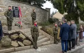 odsloniecie_tablicy_brzostek_093