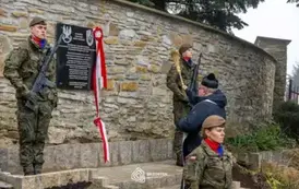 odsloniecie_tablicy_brzostek_089