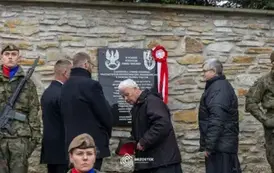 odsloniecie_tablicy_brzostek_081