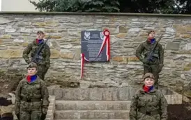 odsloniecie_tablicy_brzostek_076