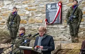 odsloniecie_tablicy_brzostek_073