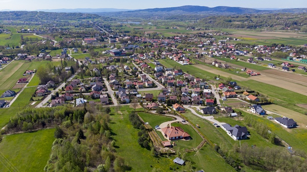Panorama części Brzostku i Kleci z ul. Gryglewskiego w Brzostku 