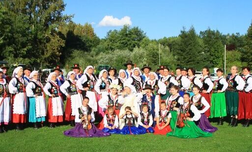 Zdjęcie do Fotogaleria z występu Zespołu Brzosty na Dożynkach Powiatowych w Brzostku