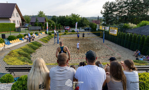 Zdjęcie do Fotorelacja z 10. Mistrzostw Gminy Brzostek w siatk&oacute;wce plażowej