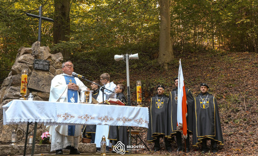 Zdjęcie do Fotorelacja z plenerowej Mszy św. w Głobik&oacute;wce