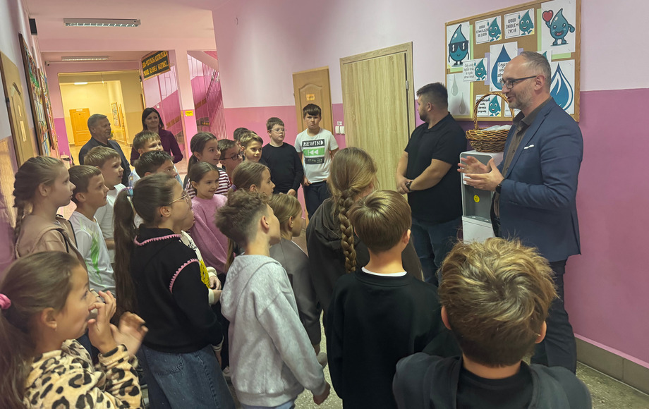 Nowe poidełka w szkołach Gminy Brzostek